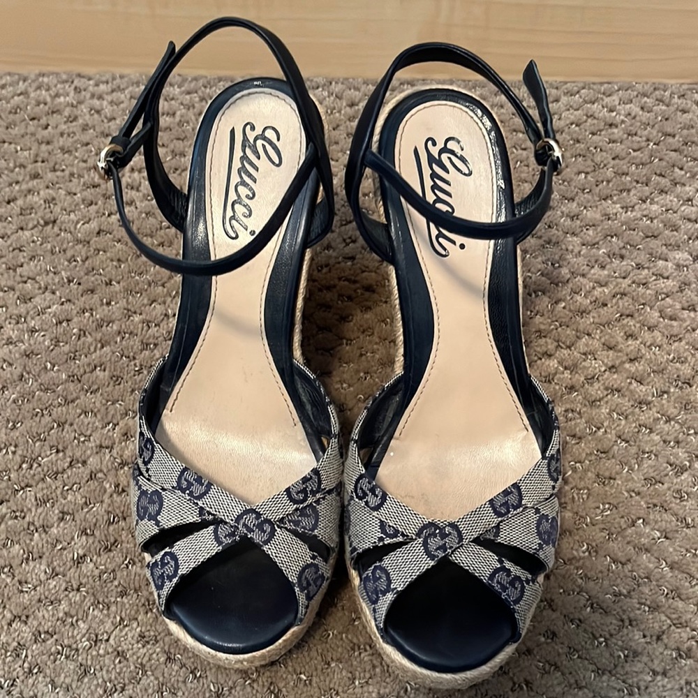 Gucci logo wedges size 7